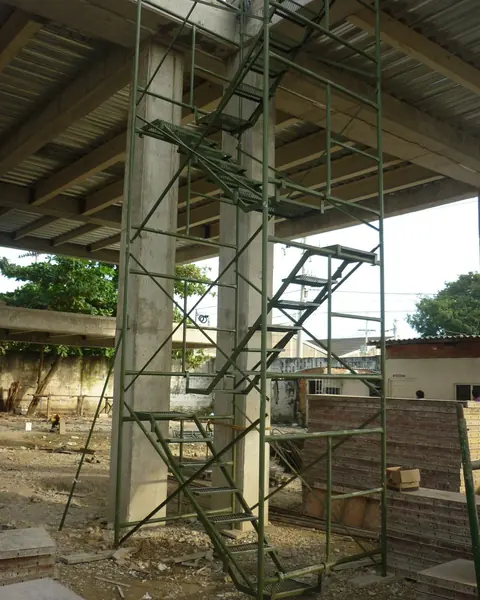 Montaje en obra — Apoyo bajo estructura de losas y cubiertas — Metalworks Energy