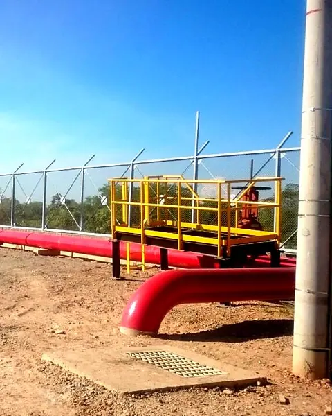 Protección de instalaciones — Cerramiento junto a red contra incendio — Metalworks Energy