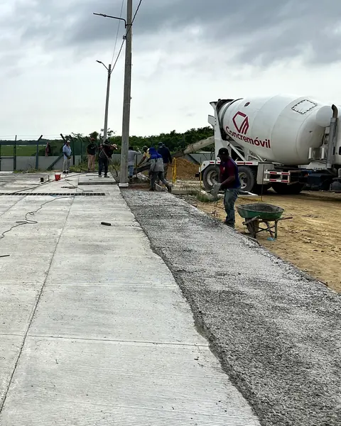 Vaciado de concreto — Colocación desde camión mezclador — Metalworks Energy