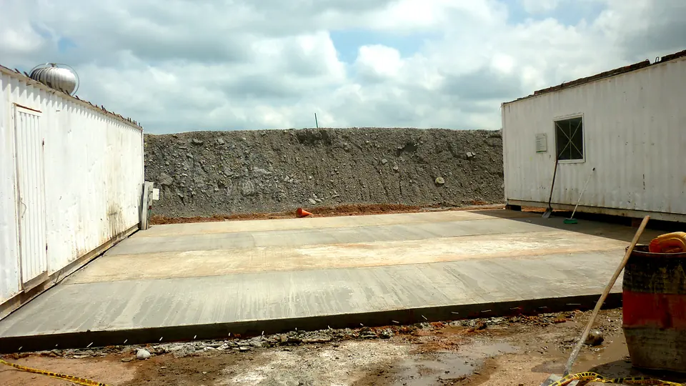 Placa de concreto — Losa para zona de módulos de obra — Metalworks Energy