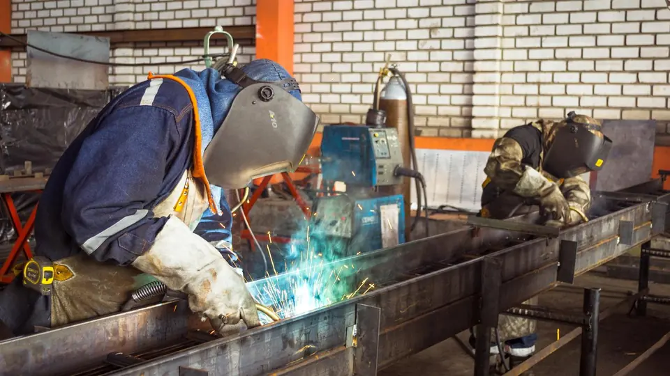 Soldadura estructural — Fabricación de vigas y marcos — Metalworks Energy