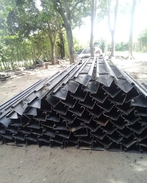 Fabricación — Stock de perfiles en patio — Metalworks Energy