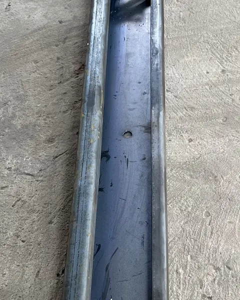 Acabado — Perfil galvanizado, vista de canal — Metalworks Energy