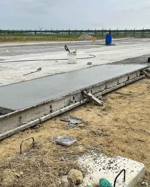 Equipo en obra — Cuadrilla de instalación en frente de trabajo — Metalworks Energy