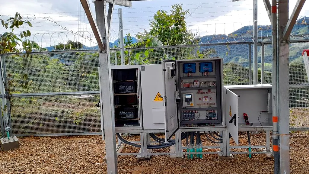 Almacenamiento de energía — Gabinetes de baterías, controladores y protecciones — Metalworks Energy